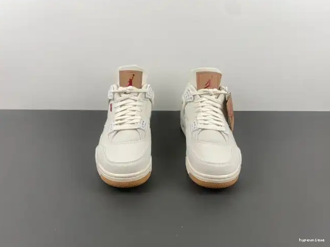 HYPE 'White' Air Jordan Levi's x 4 AO2571-100 0607